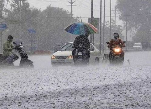 आगरा में बारिश ने किया जलमग्न, थाने में एक फीट पानी!