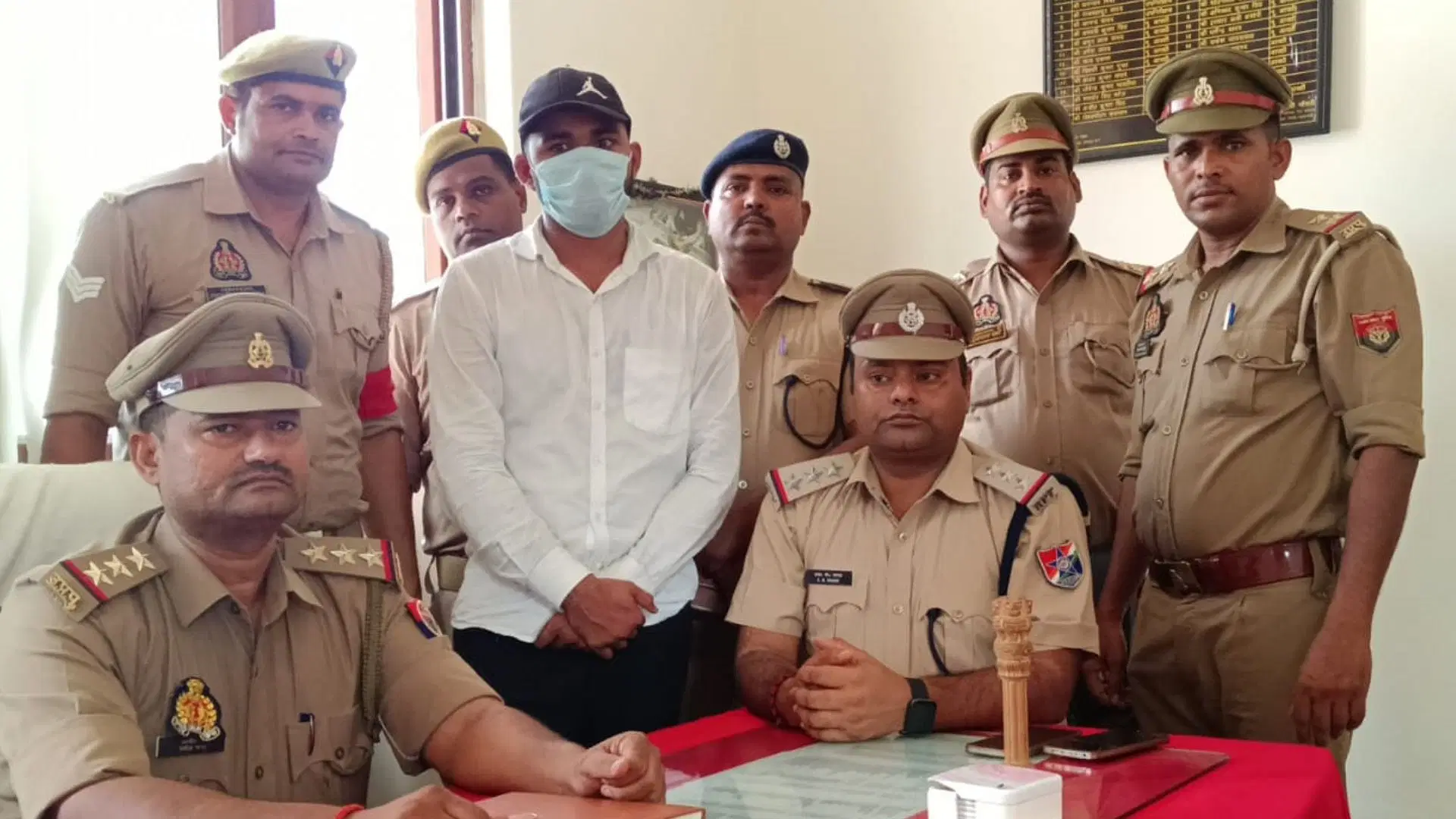 वाराणसी में पकड़ा गया फर्जी TTE, प्रेमिका से शादी के लिए नौकरी का झूठ